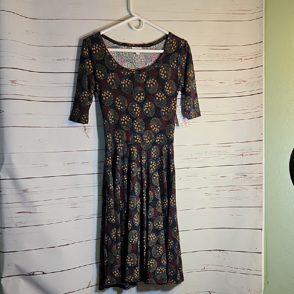 LuLaRoe Tween Kids Size S Floral Print 3/4 Sleeve Scoop Neck Fit and Flare Dress